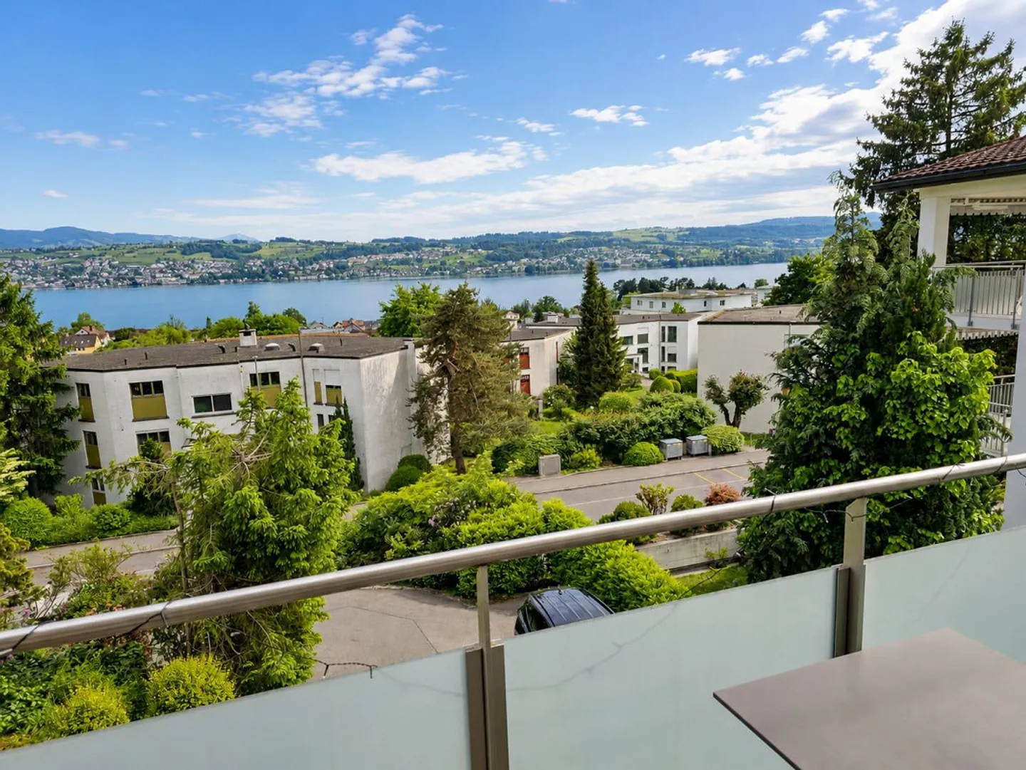 Appartement lumineux et spacieux avec une vue imprenable sur le lac - Photo 2 sur 8