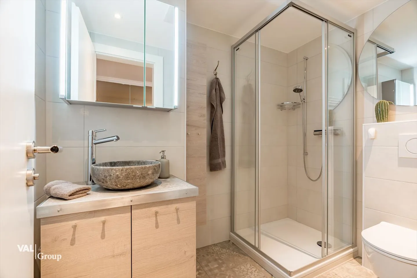 Élégance alpine et confort moderne au coeur de Crans-Montana - Photo 8 of 13