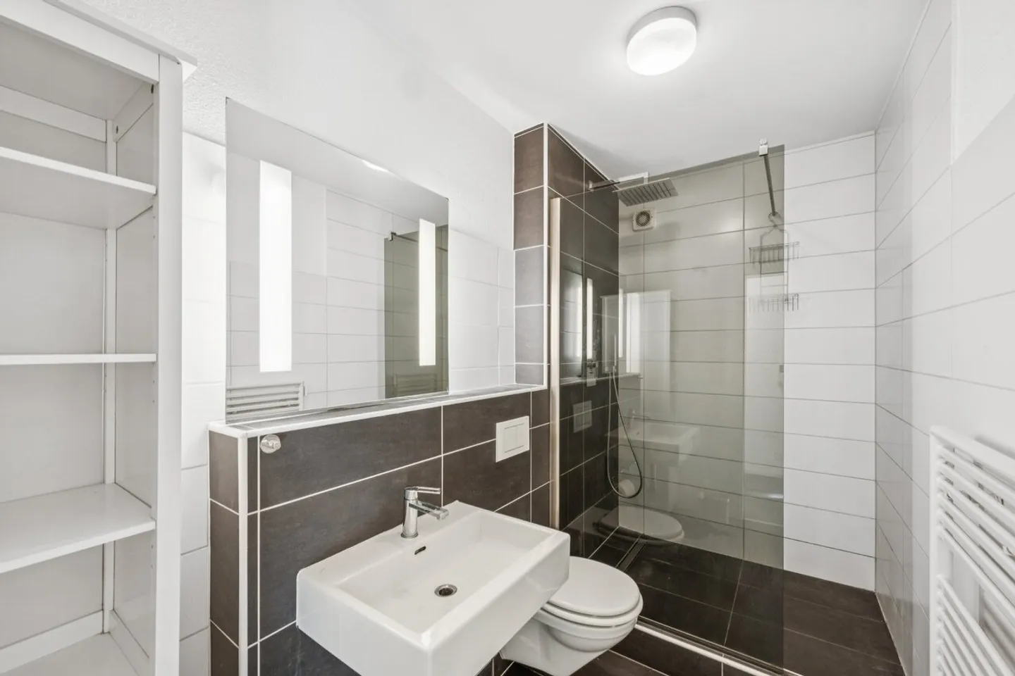 Appartement urbain bien entretenu dans un emplacement idéal - Photo 3 sur 4