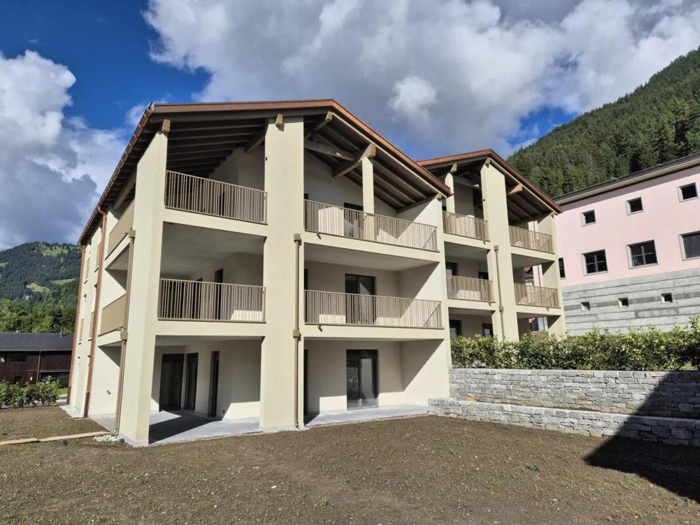 Appartamento Attico 4.5 stanze, In mezzo alle montagne - in mezzo al villaggio - Foto 1 di 13