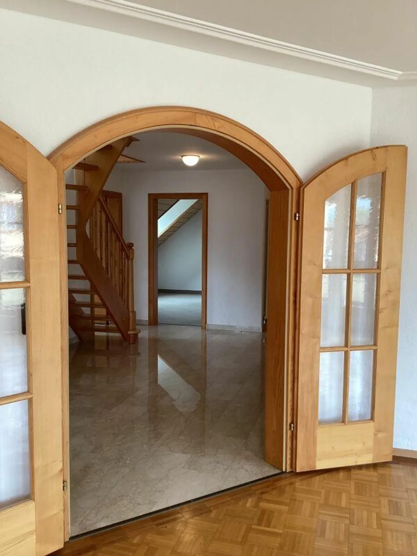 Attractive & Exclusive 6.5-Room Apartment in the Old Town - Photo 3 of 11