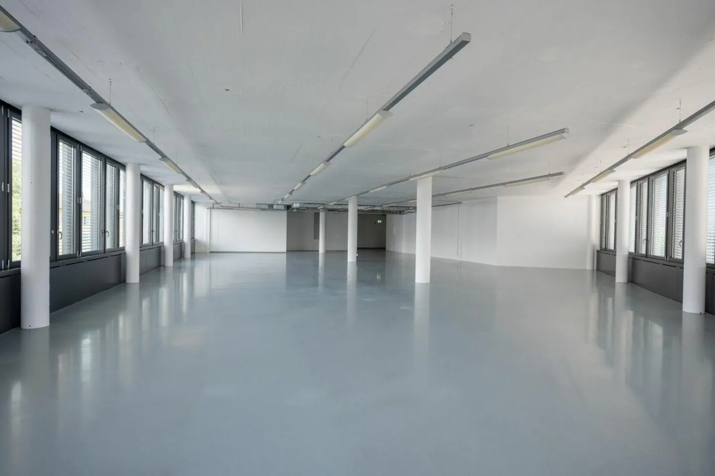 Bureau et espace commercial dans un emplacement de choix - Photo 2 sur 9