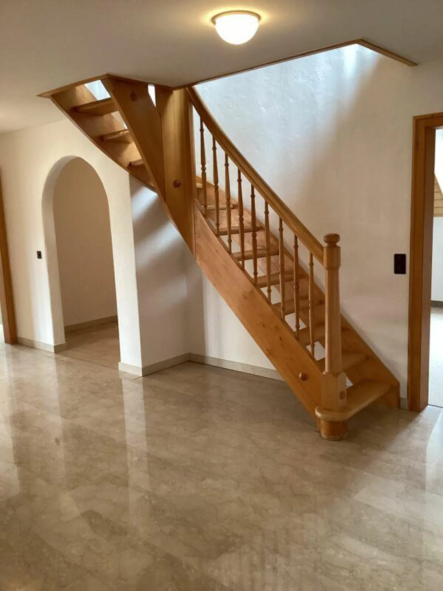 Attractive & Exclusive 6.5-Room Apartment in the Old Town - Photo 4 of 11