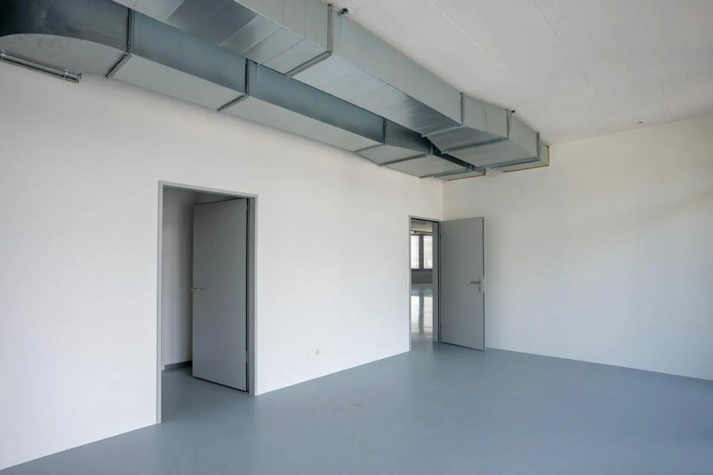 Bureau et espace commercial dans un emplacement de choix - Photo 3 sur 9