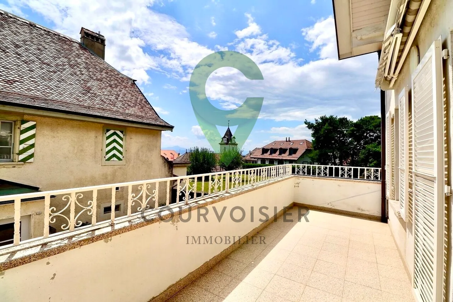 Beautiful renovated 4.5-room apartment with balcony 5 minutes from Aubonne - Photo 1 of 9