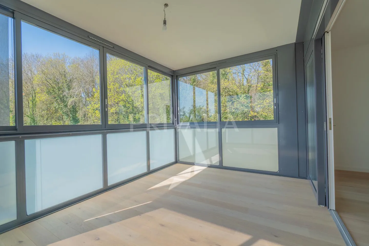 Superbe Dachgeschoss-Duplexwohnung mit Terrassen und freier Sicht - Foto 7 von 13