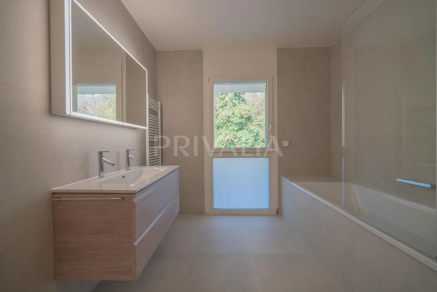 Superbe Dachgeschoss-Duplexwohnung mit Terrassen und freier Sicht - Foto 11 von 13