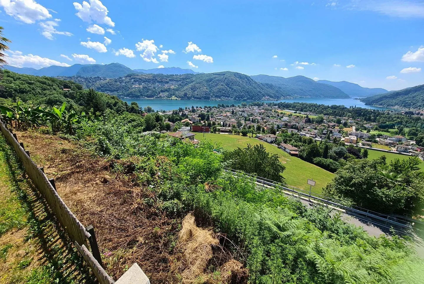 GRUNDSTÜCK MIT SEEBLICK UND PROJEKT FÜR EINE VILLA IN NEGGIO - Foto 3 von 8