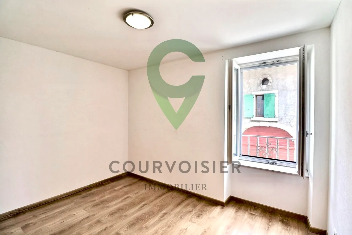 Beautiful renovated 4.5-room apartment with balcony 5 minutes from Aubonne - Photo 7 of 9