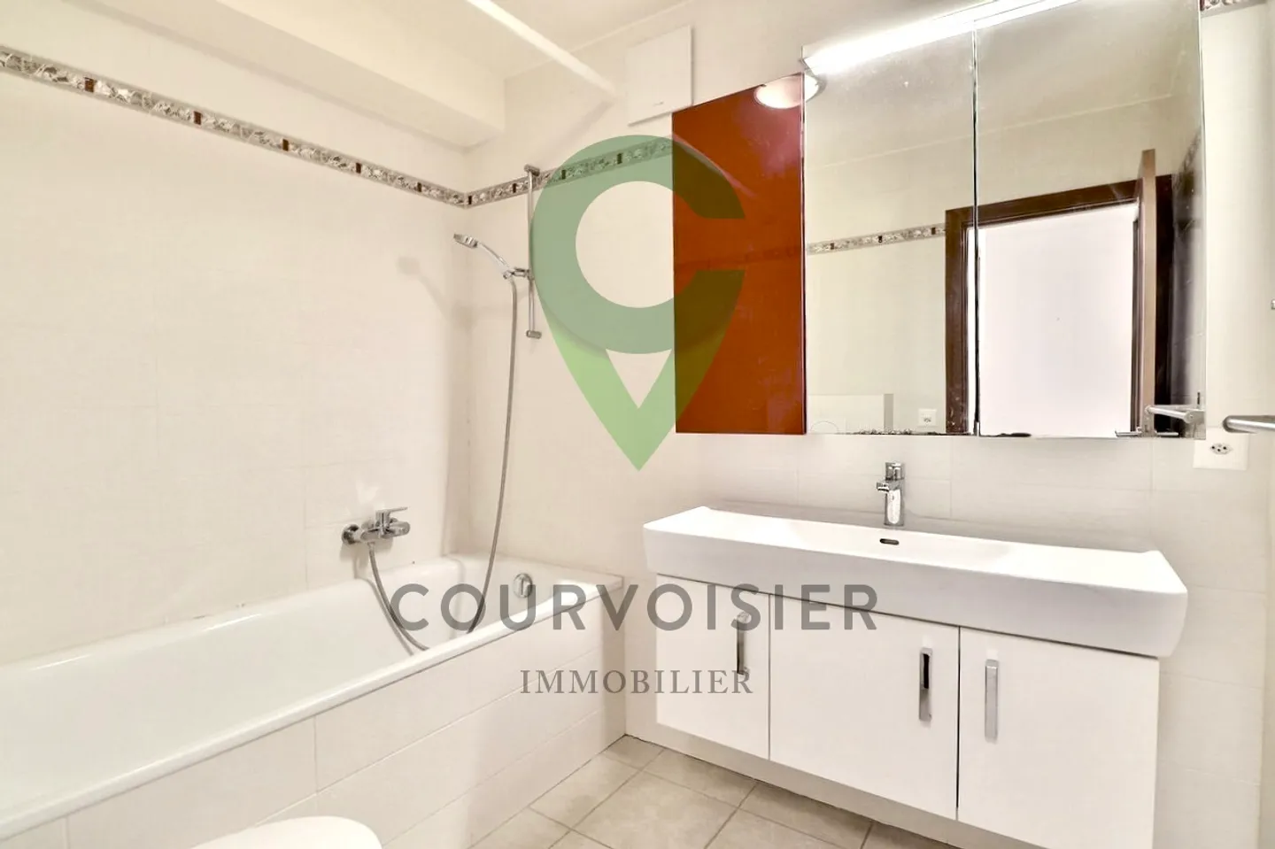 Beautiful renovated 4.5-room apartment with balcony 5 minutes from Aubonne - Photo 8 of 9