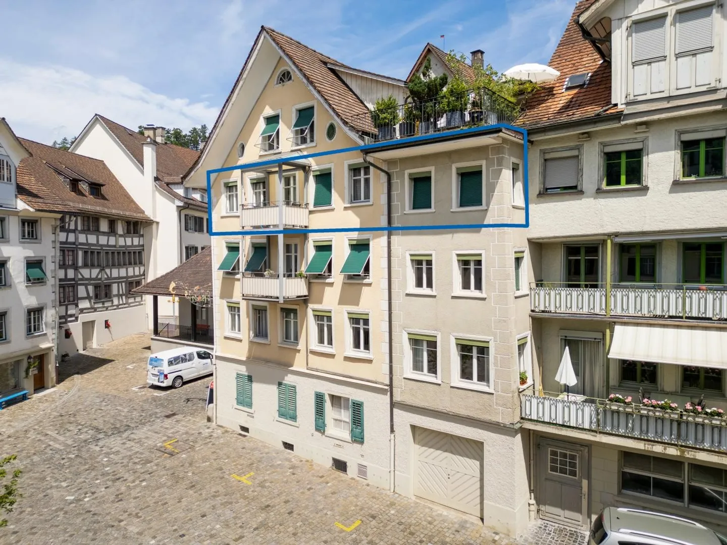 Ampio appartamento nel centro storico con balcone - Foto 5 di 8