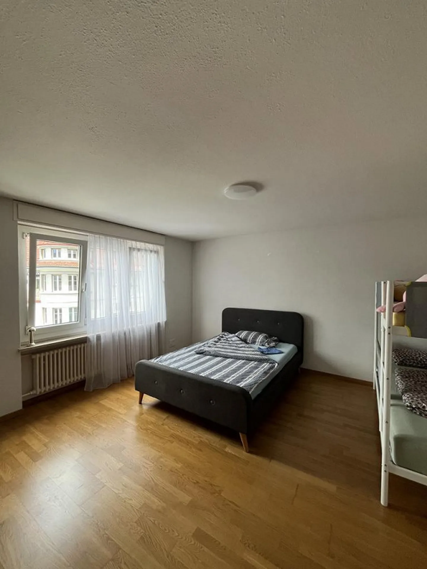 Compatto e vicino alla città - perfetto appartamento di 2,5 stanze vicino al Silberturm - Foto 2 di 7