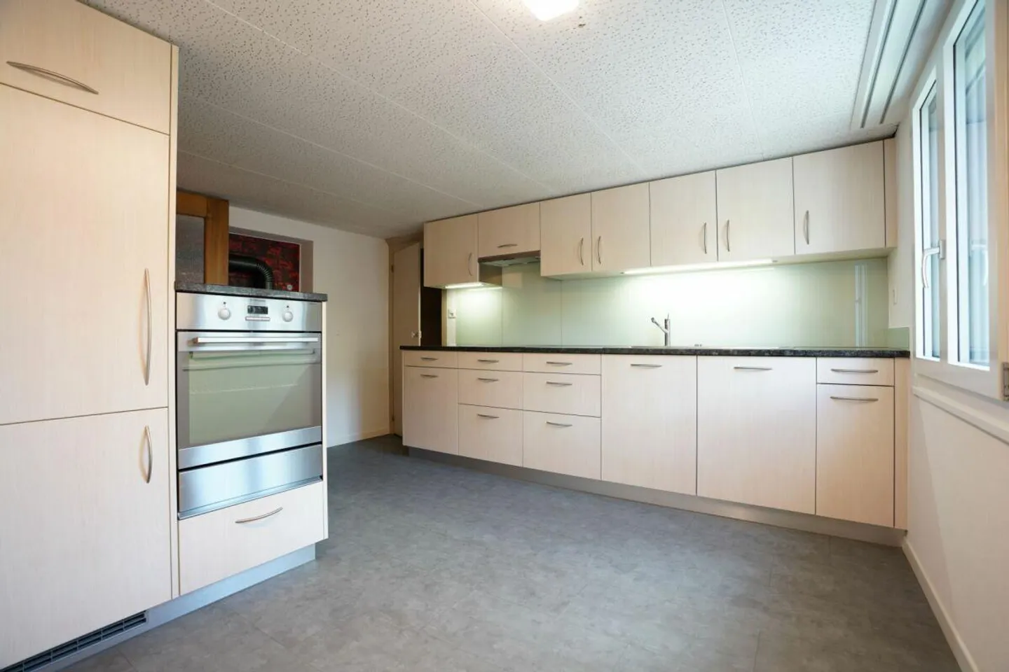 Well-maintained 3-family house with 3 single garages - Photo 11 of 13