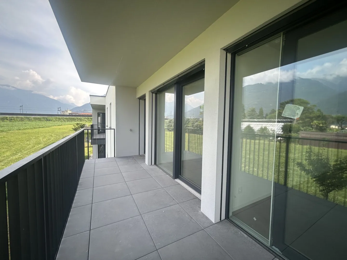 Nouveaux appartements de 4,5 pièces avec grande terrasse - Photo 2 sur 12