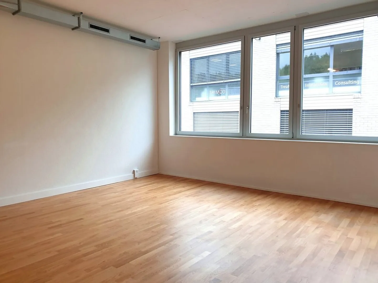 Bureau à louer dans un emplacement de choix au centre de Waldegg ! - Photo 1 sur 10
