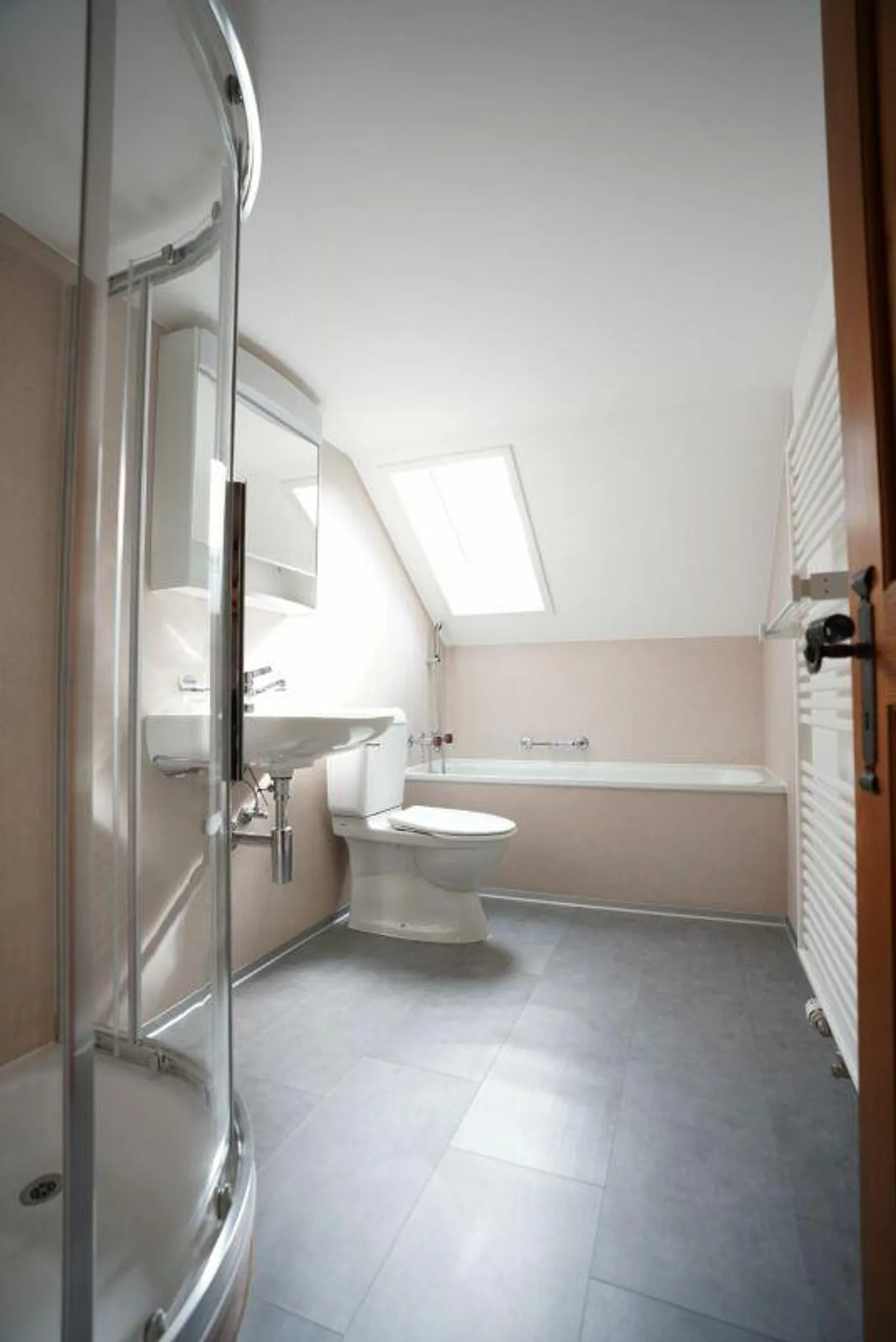 Well-maintained 3-family house with 3 single garages - Photo 12 of 13