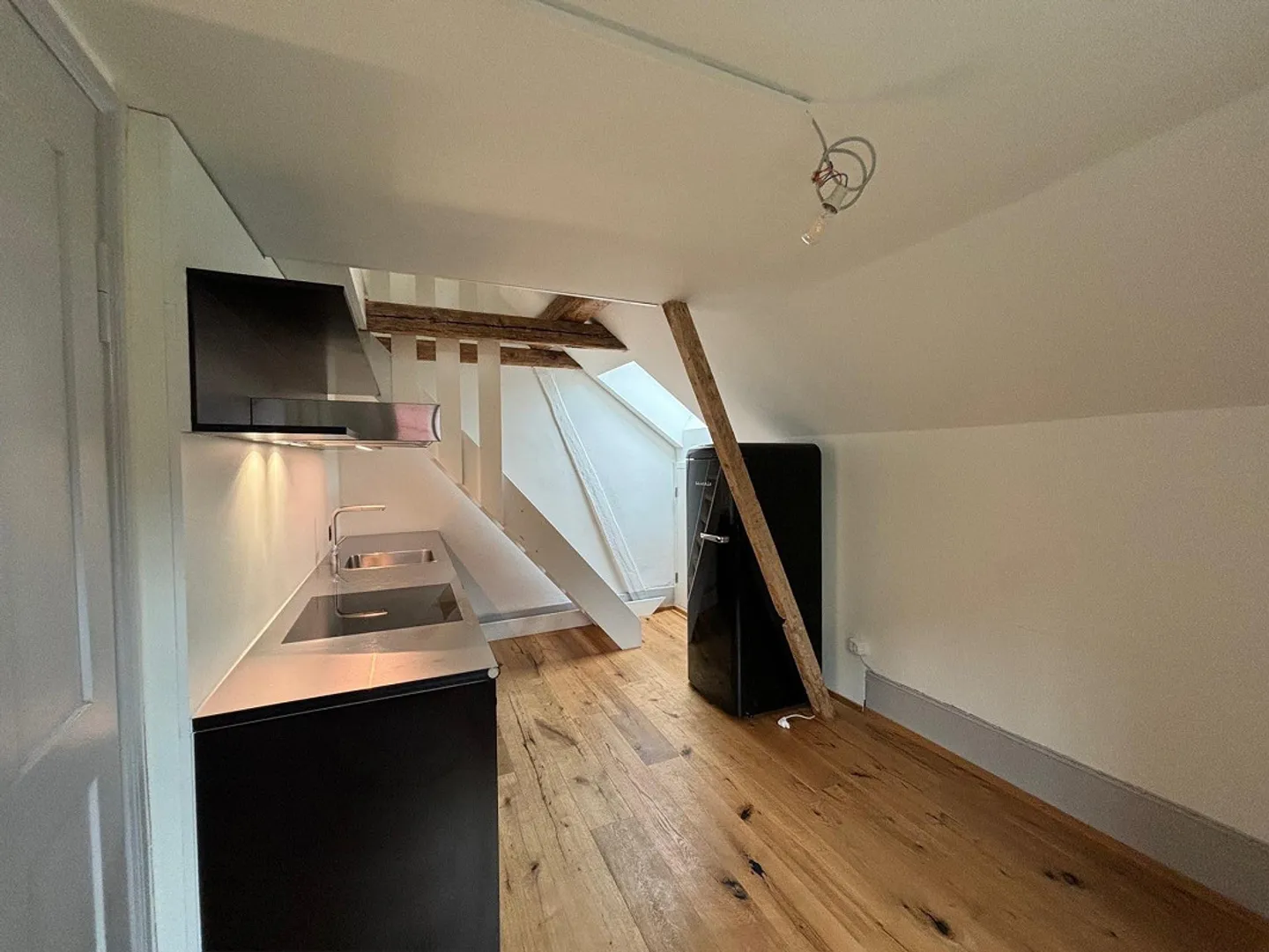 Modern 2-room gallery penthouse in the Weissenbühl district - Photo 4 of 11