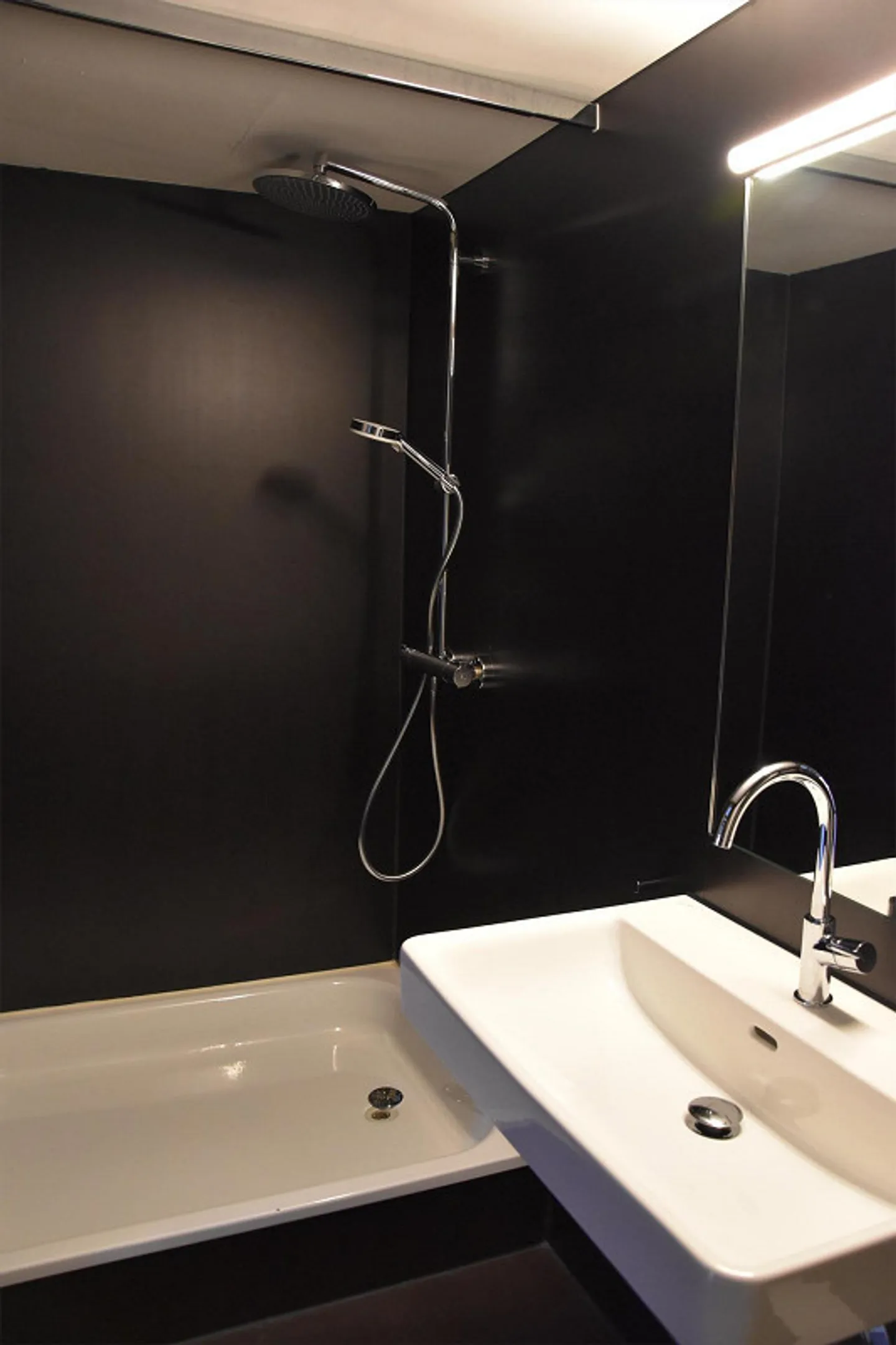 Modern 2-room gallery penthouse in the Weissenbühl district - Photo 7 of 11