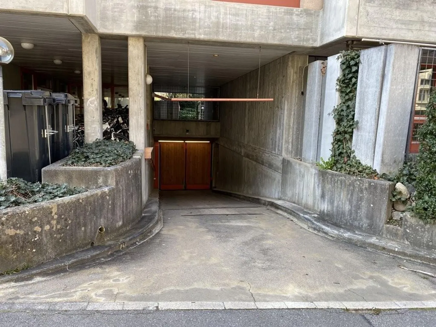 Parking space near Eigerplatz! - Photo 1 of 2