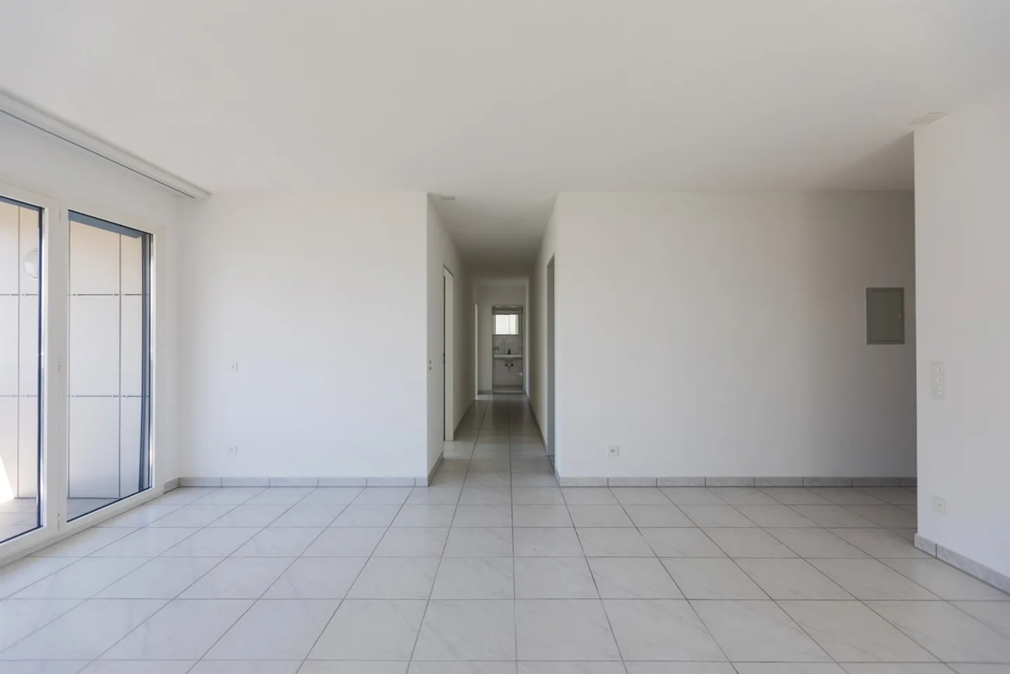 Sunny 3.5 Room Apartment - Photo 4 of 9