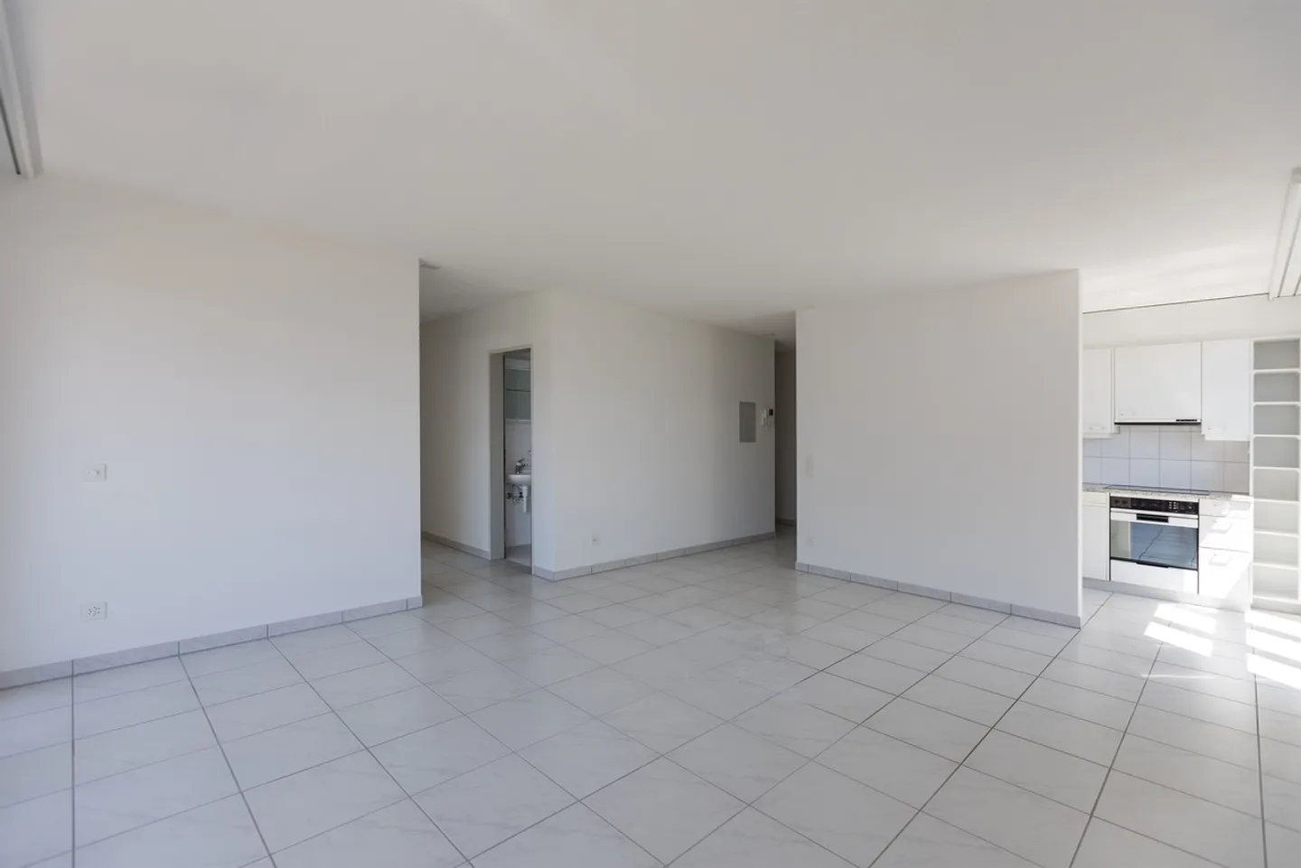 Sunny 3.5 Room Apartment - Photo 6 of 9