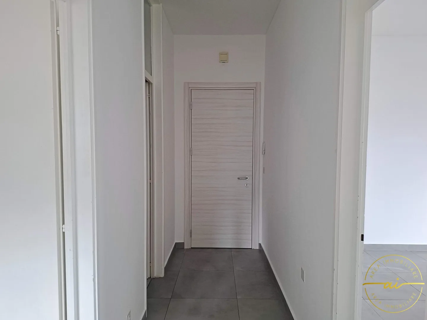 2,5-ZIMMER-WOHNUNG ZWEI SCHRITTE VOM ZENTRUM ENTFERNT - Foto 4 von 6