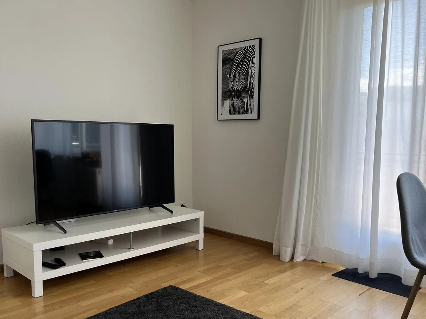 Sunny Business Apartment "Diana 3" near the Cantonal Hospital - Photo 3 of 13