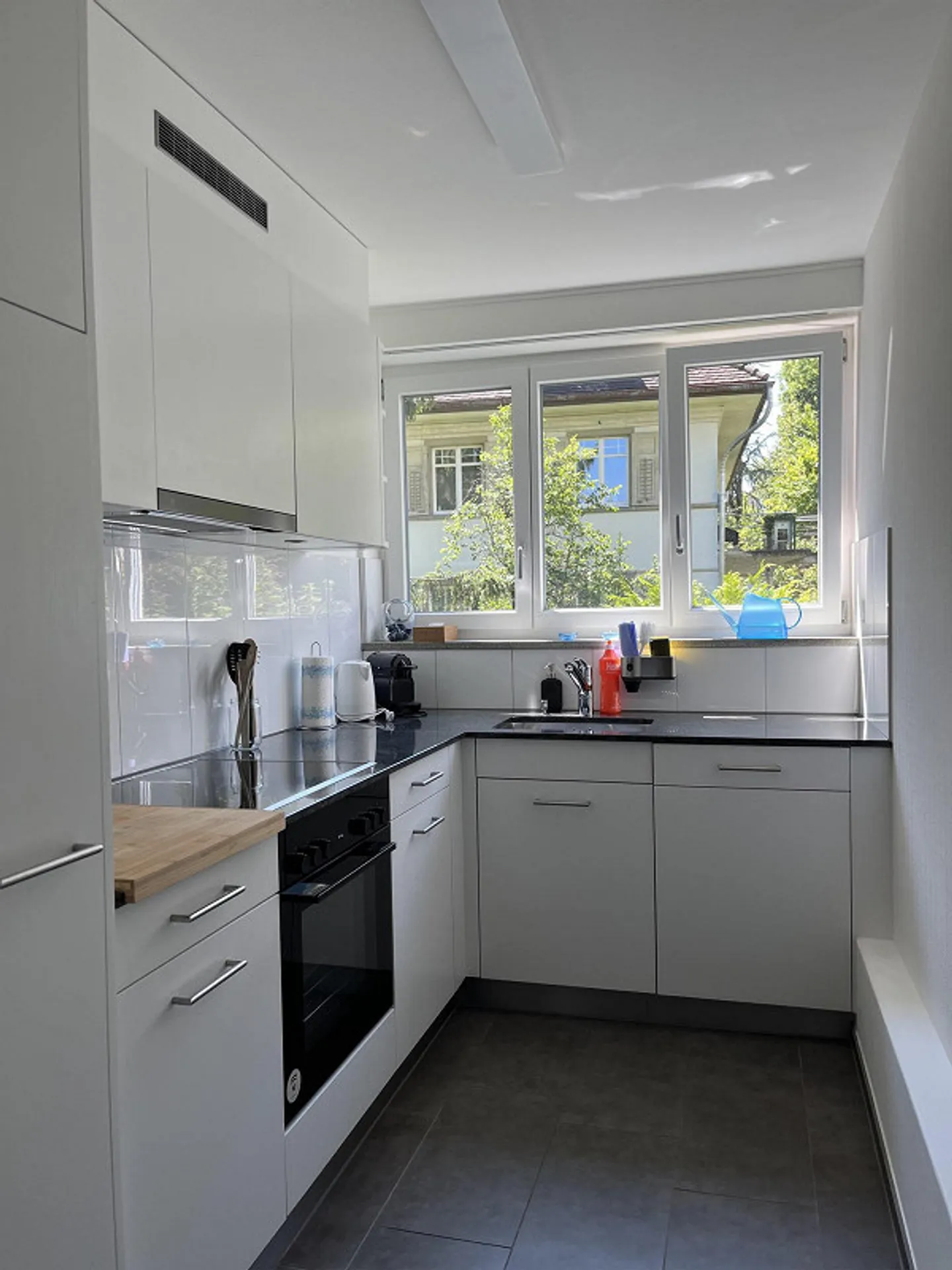 Sunny Business Apartment "Diana 3" near the Cantonal Hospital - Photo 7 of 13