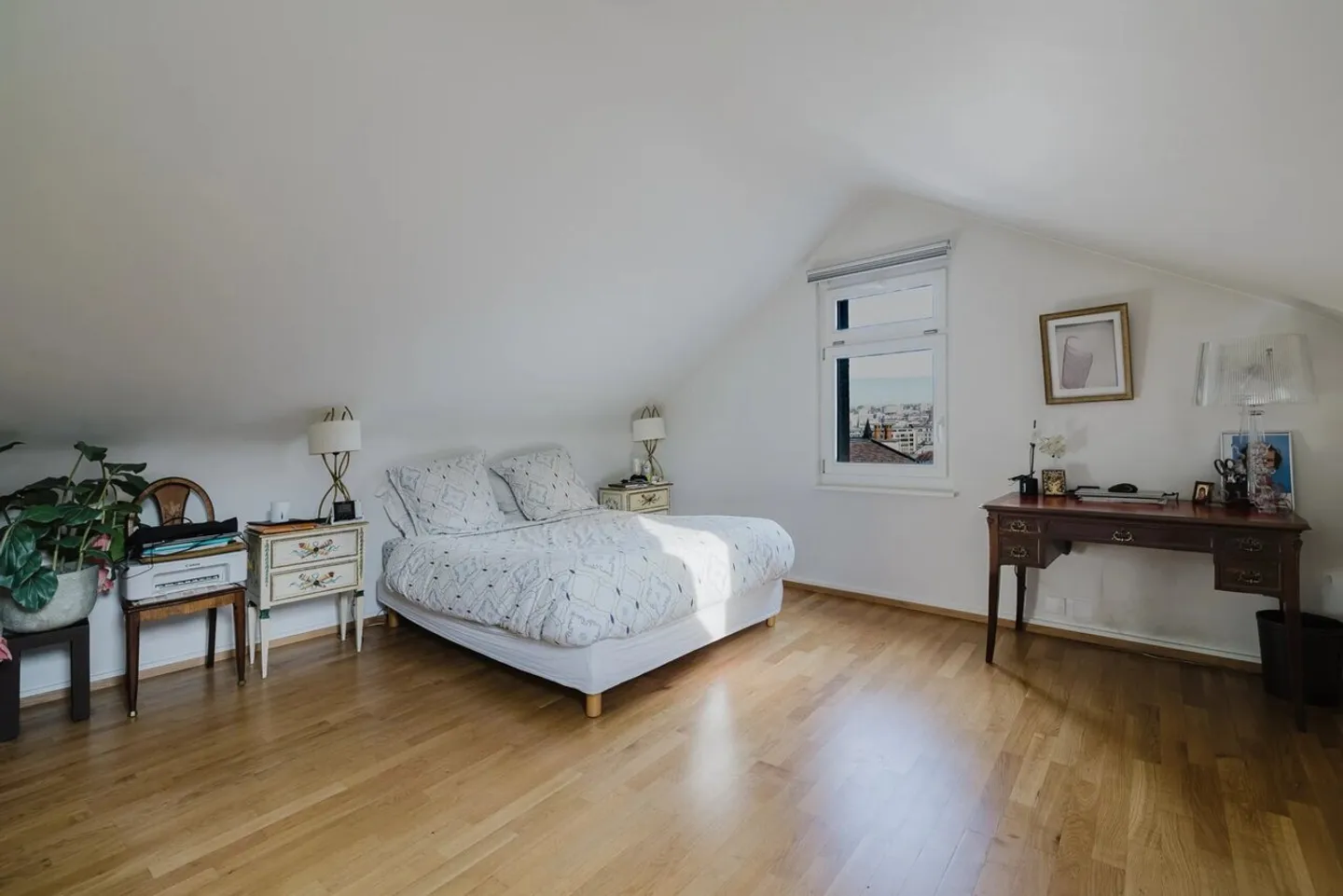 Appartement de 5 pièces avec vue sur le lac et la Cathédrale - Photo 5 sur 12