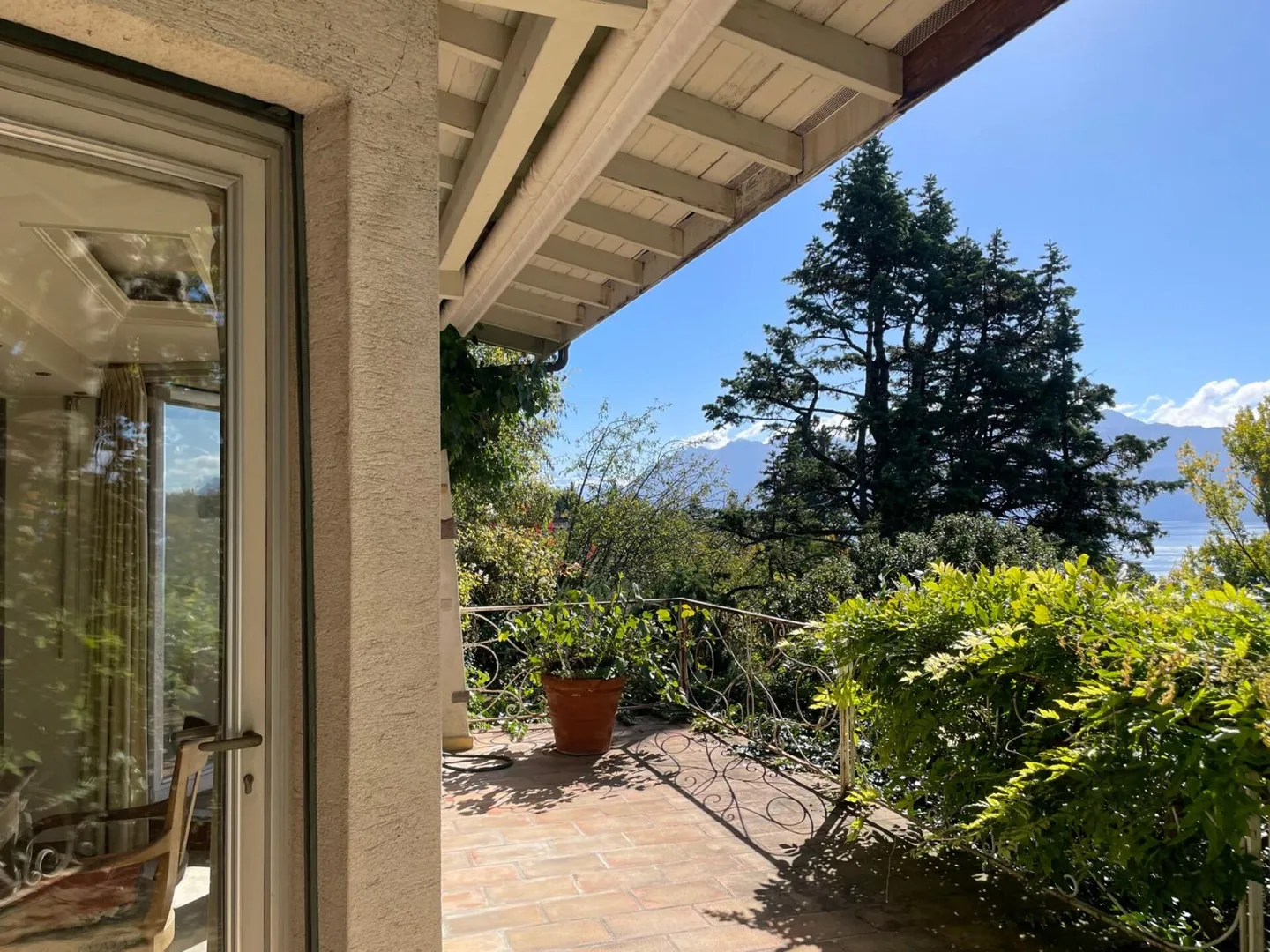 Schöne individuelle Villa in den Höhenlagen von Paudex mit großem Potenzial - Foto 3 von 13