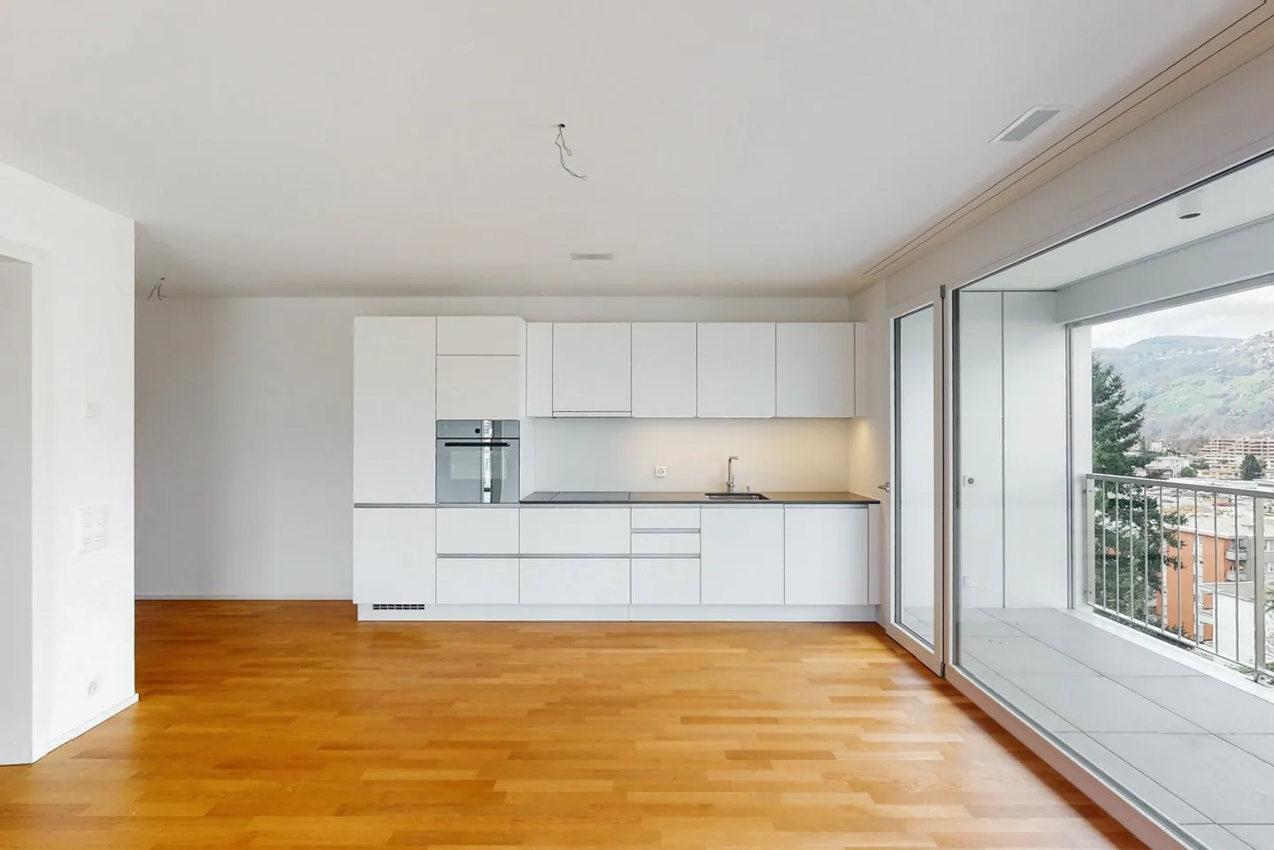 Helles Apartment im obersten Stock mit teilweisem Seeblick - Foto 1 von 5