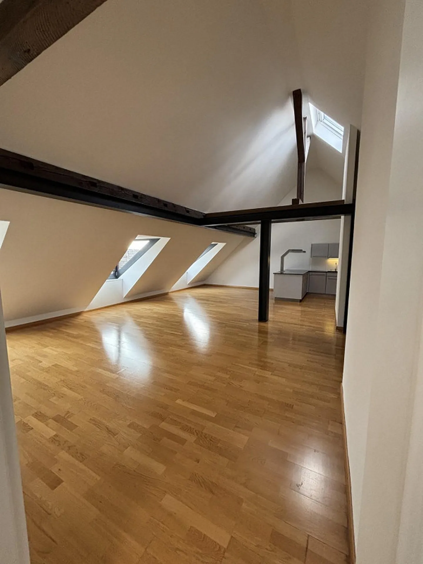 Affitto netto regalato - appartamento moderno in posizione centrale a Biel - Foto 1 di 11