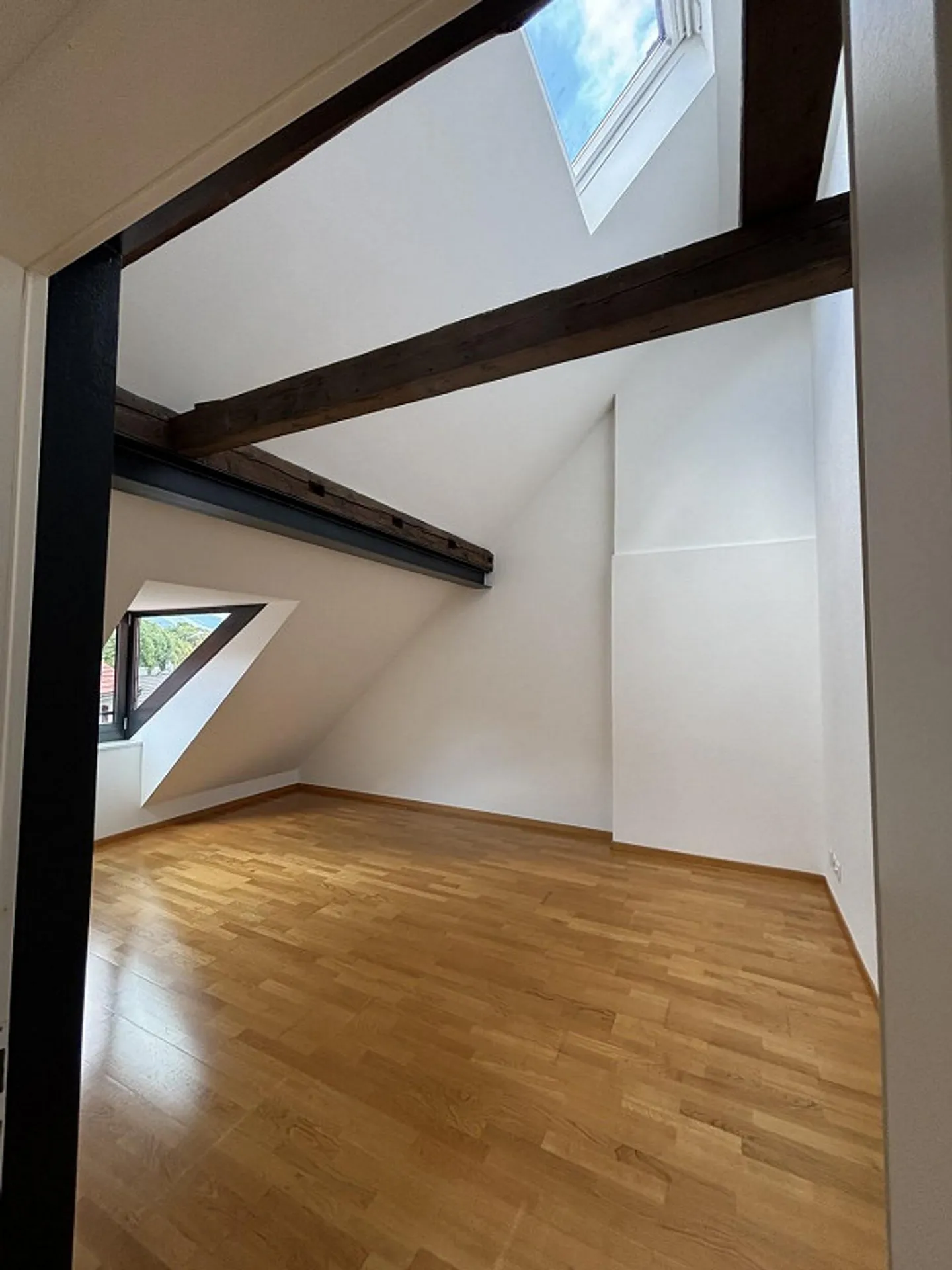 Affitto netto regalato - appartamento moderno in posizione centrale a Biel - Foto 2 di 11