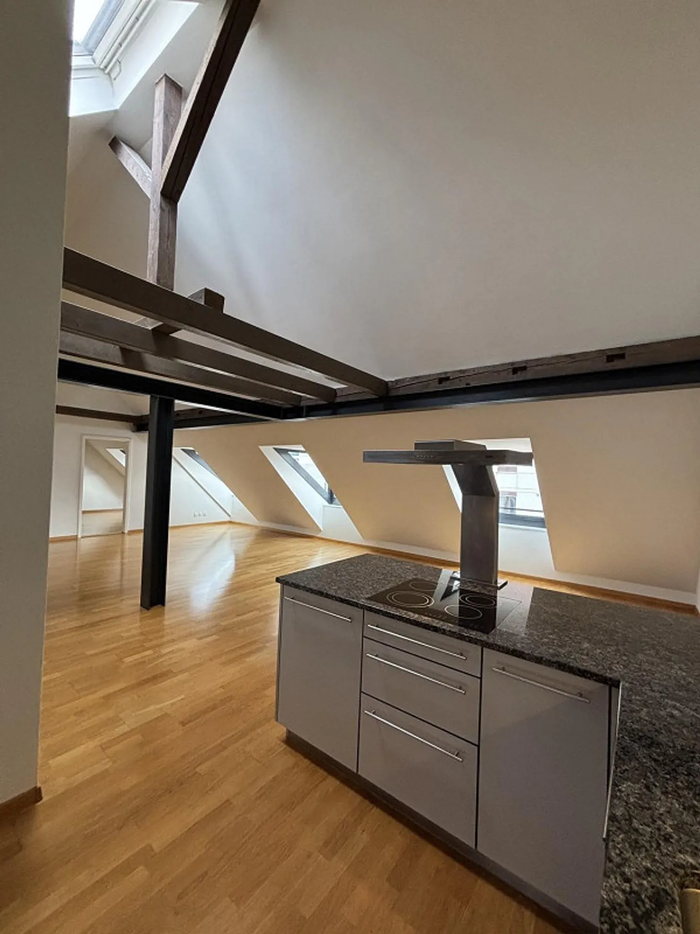 Affitto netto regalato - appartamento moderno in posizione centrale a Biel - Foto 4 di 11