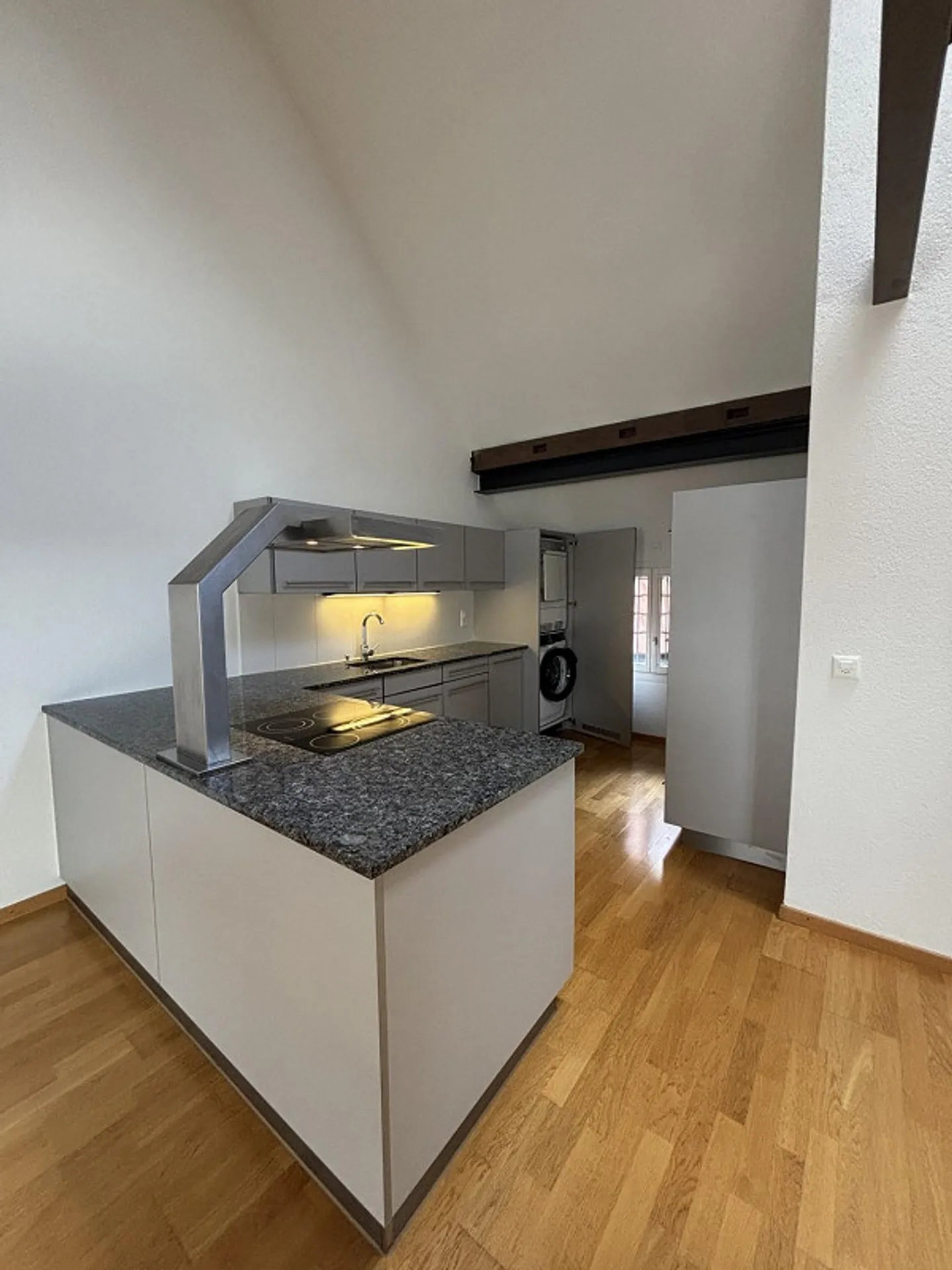 Affitto netto regalato - appartamento moderno in posizione centrale a Biel - Foto 5 di 11