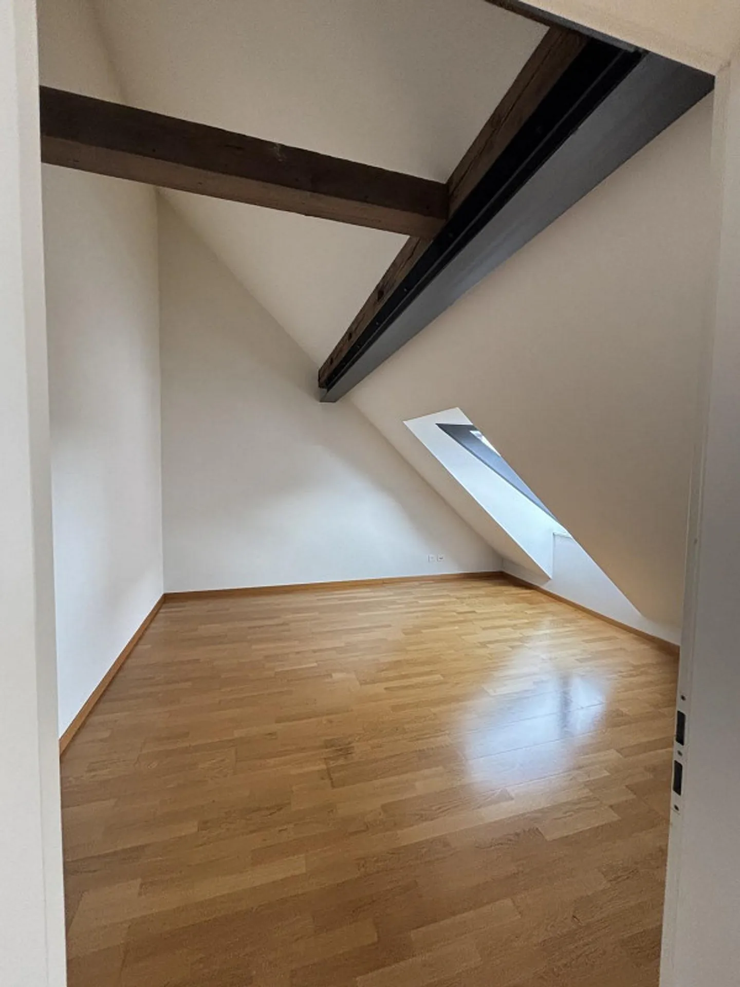 Affitto netto regalato - appartamento moderno in posizione centrale a Biel - Foto 3 di 11