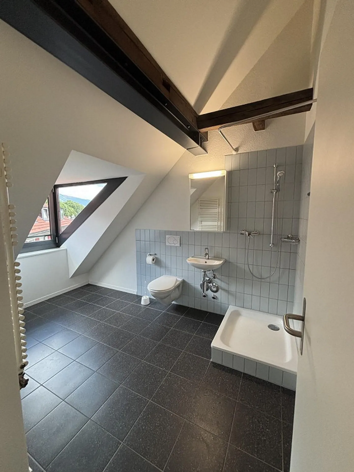 Affitto netto regalato - appartamento moderno in posizione centrale a Biel - Foto 8 di 11