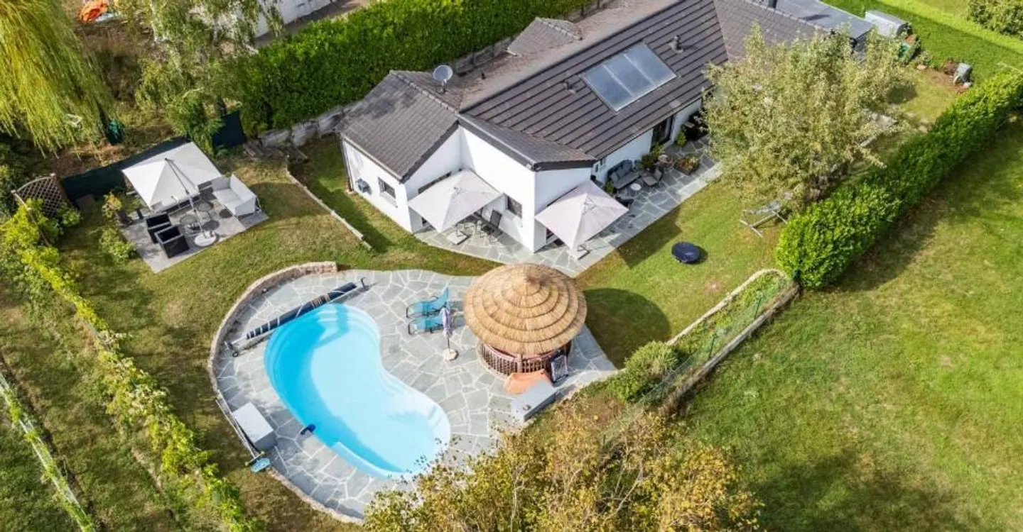 Very beautiful family villa in Terre-Sainte - Photo 11 of 12
