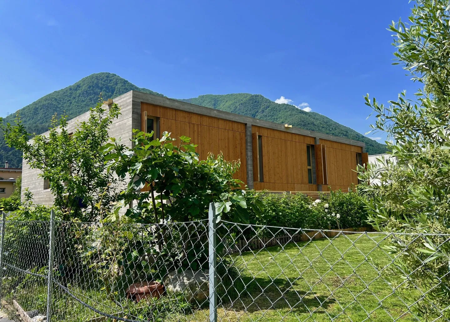 Casa unifamiliare/ a schiera con giardino e 2 posti auto - Foto 18 di 19