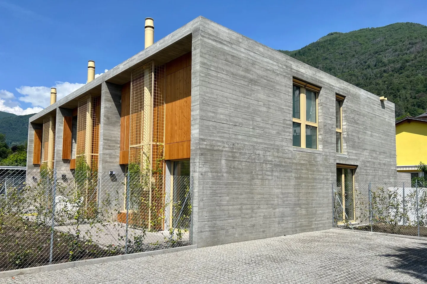 Casa unifamiliare/ a schiera con giardino e 2 posti auto - Foto 11 di 19