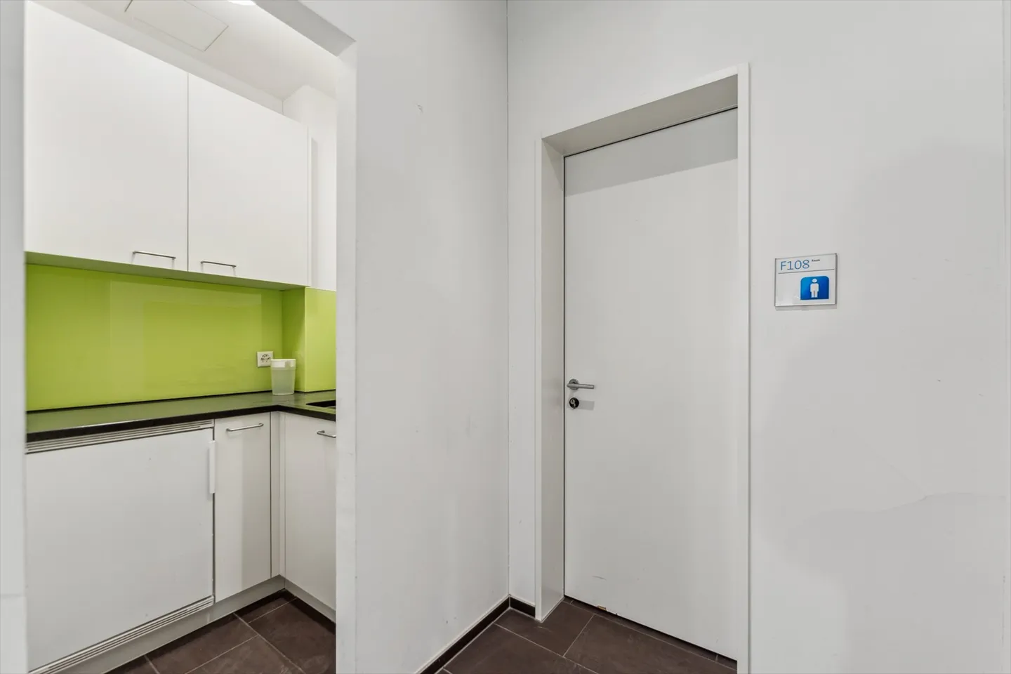 Close to Lucerne Train Station - Ready-to-move-in Office! - Photo 5 of 8