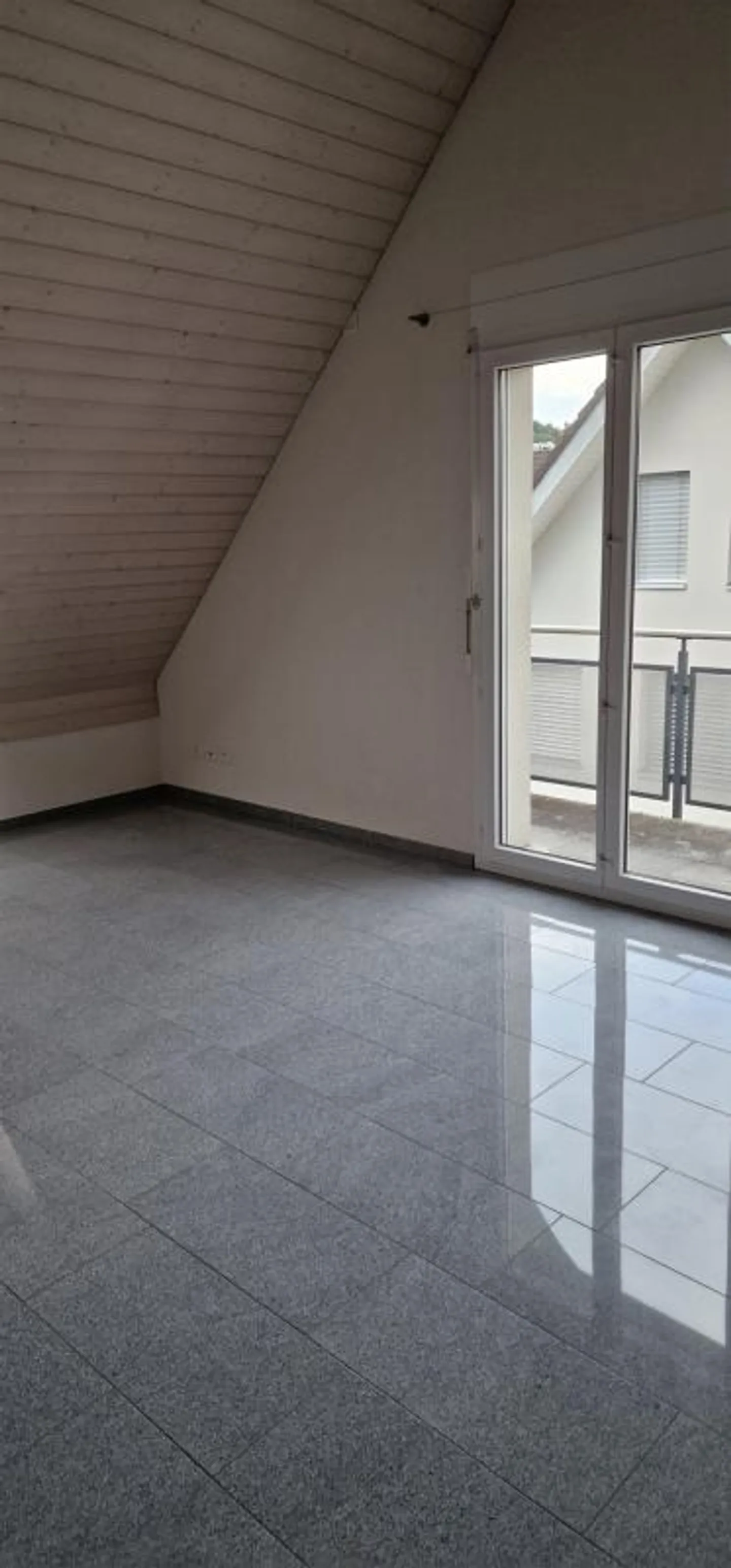 Loft above the rooftops of Immensee - Photo 5 of 7