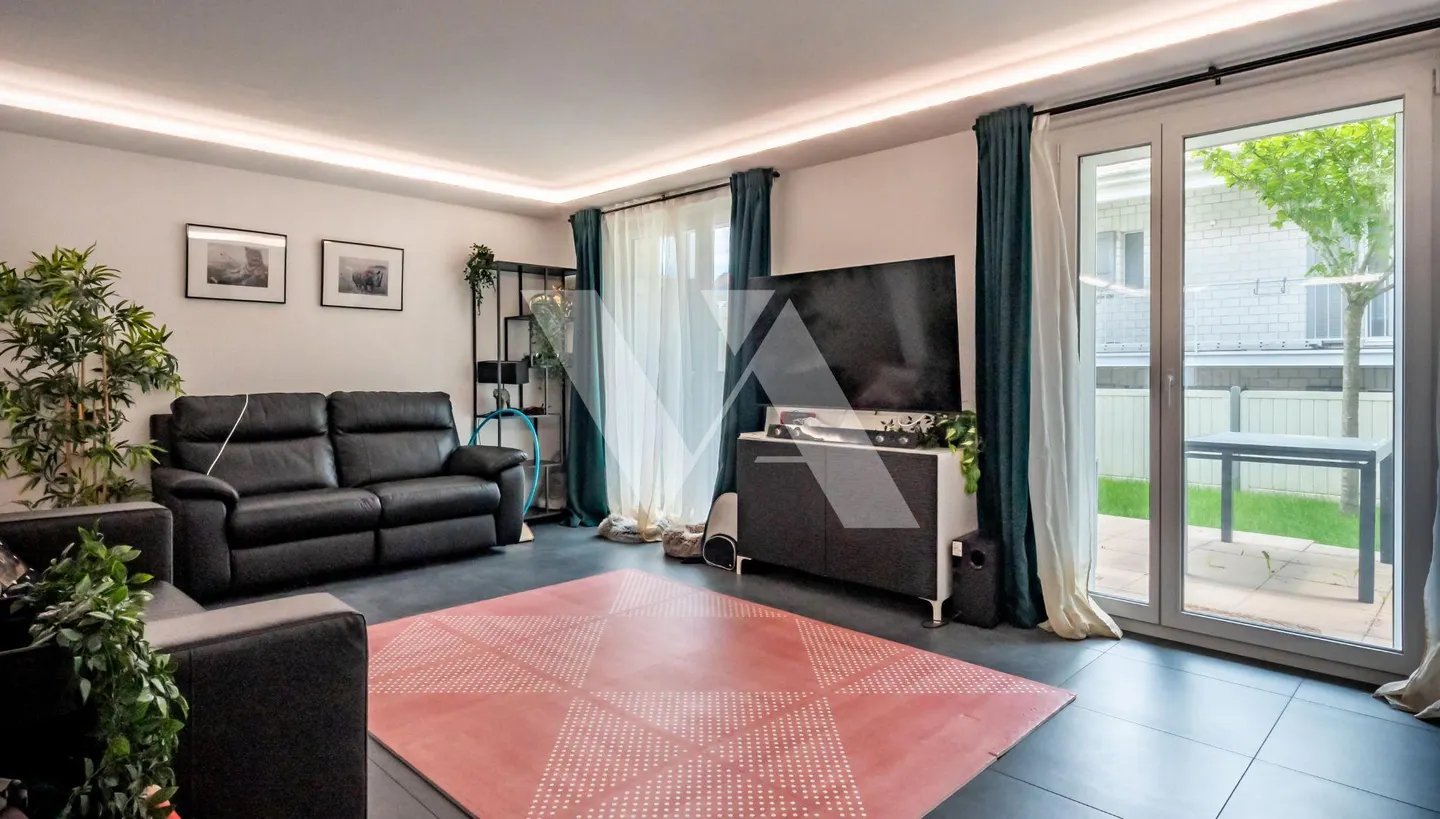 In vendita - Villa familiare ristrutturata con giardino e terrazza - Foto 3 di 9