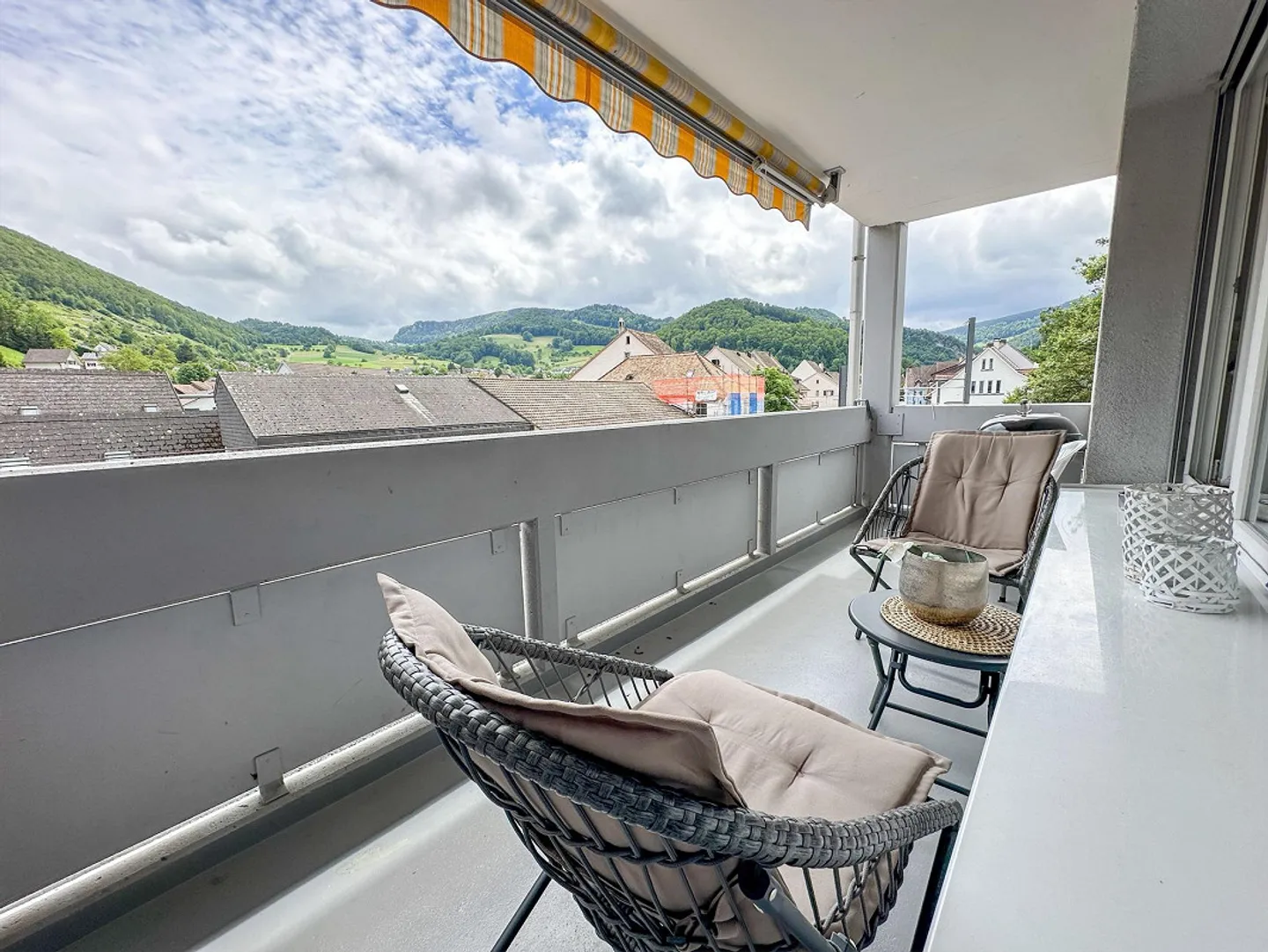 Appartamento luminoso di 4 stanze con balcone a Oberdorf in affitto - Foto 1 di 11
