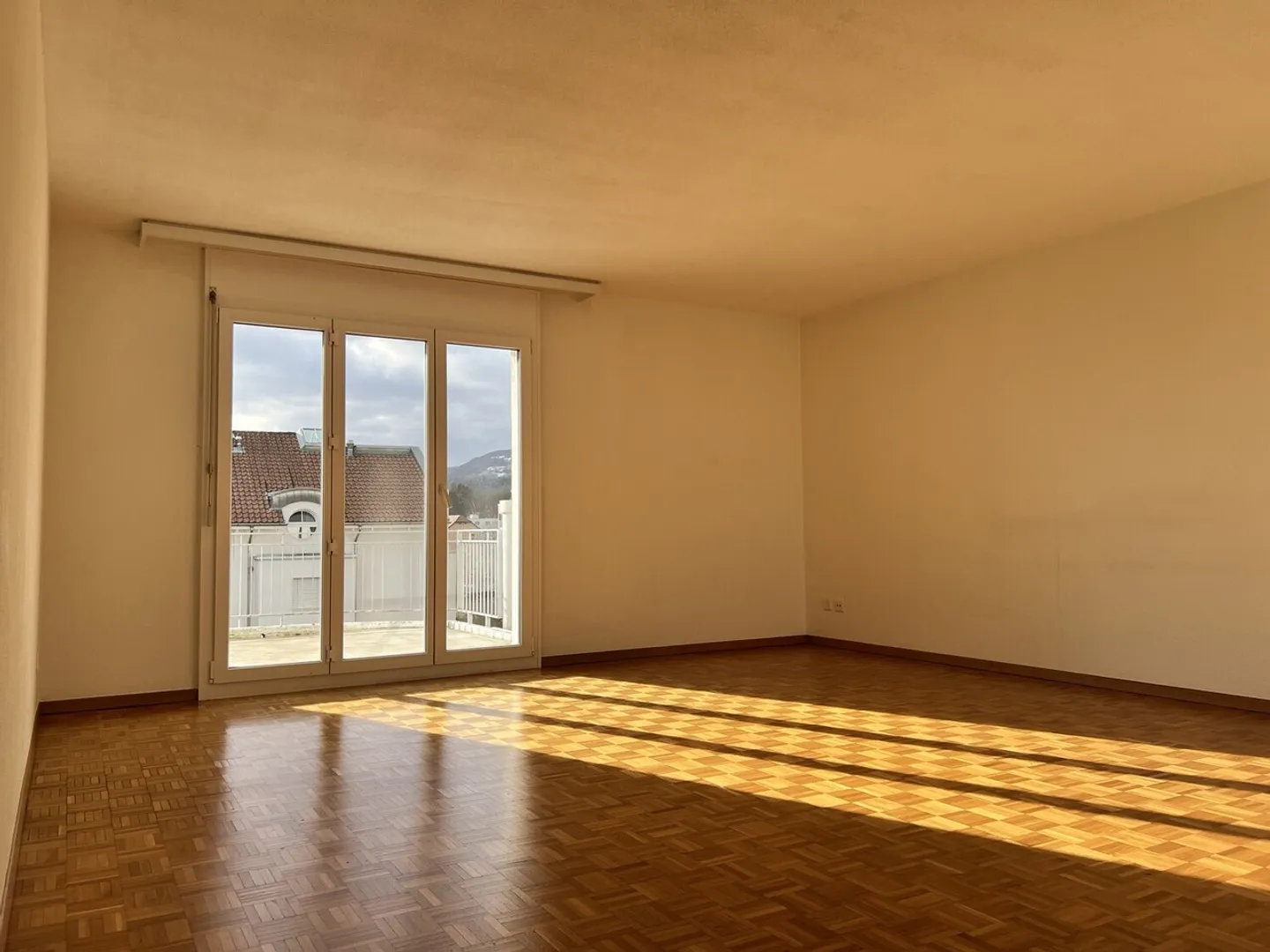 Exciting 4.5 room apartment with large balcony - Photo 1 of 11