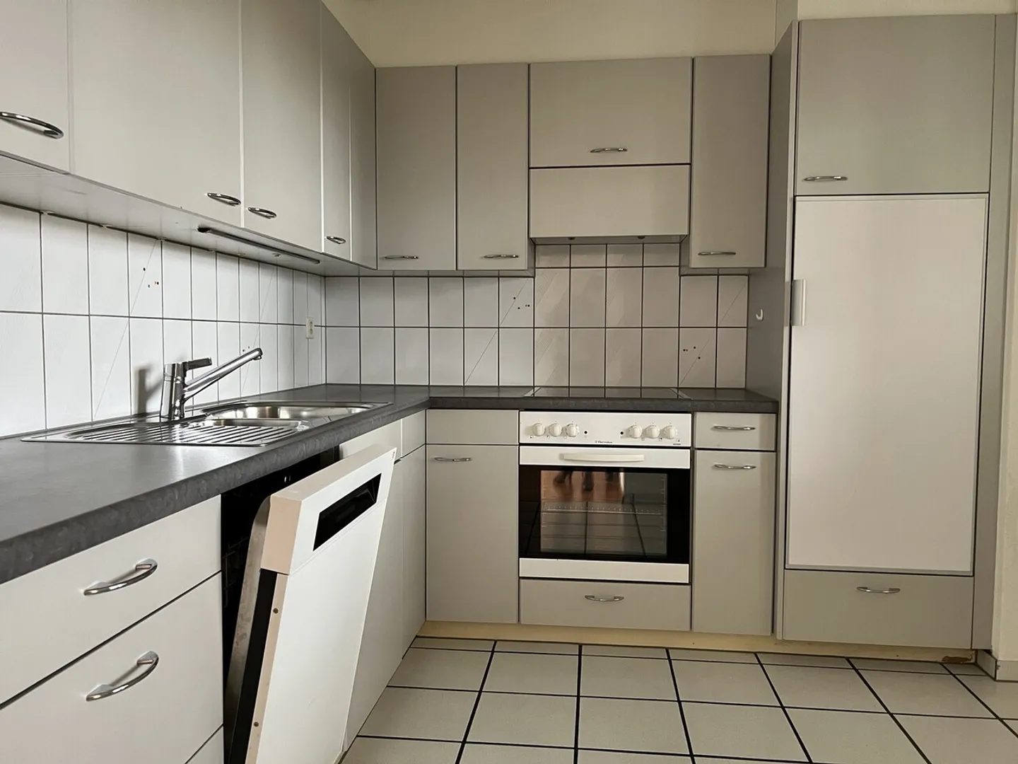 Exciting 4.5 room apartment with large balcony - Photo 2 of 11