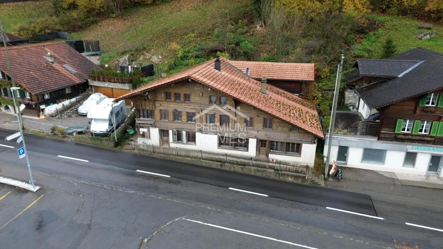 Ferienchalet mit vielseitigem Potenzial - Foto 1 von 5