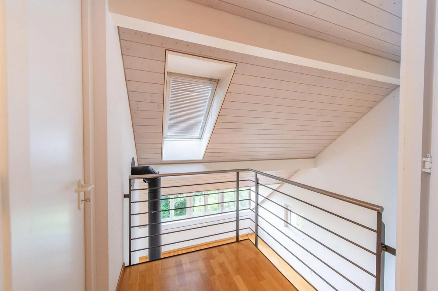 Duplex apartment with cozy fireplace & private washing machine - Photo 12 of 13
