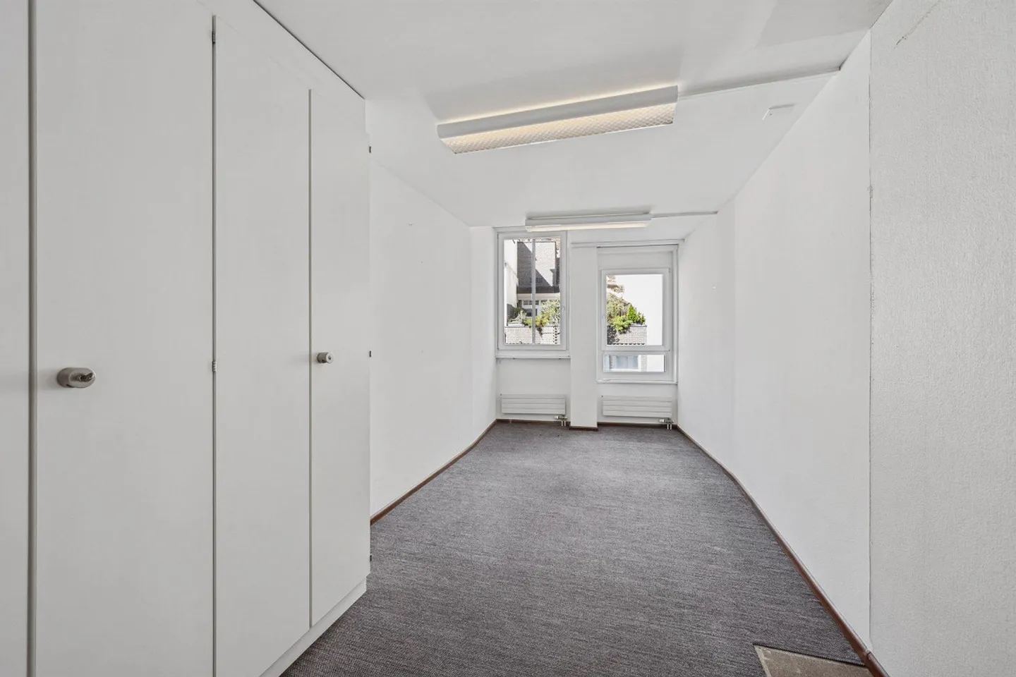 Attractive commercial space with optimal visibility - Photo 9 of 12