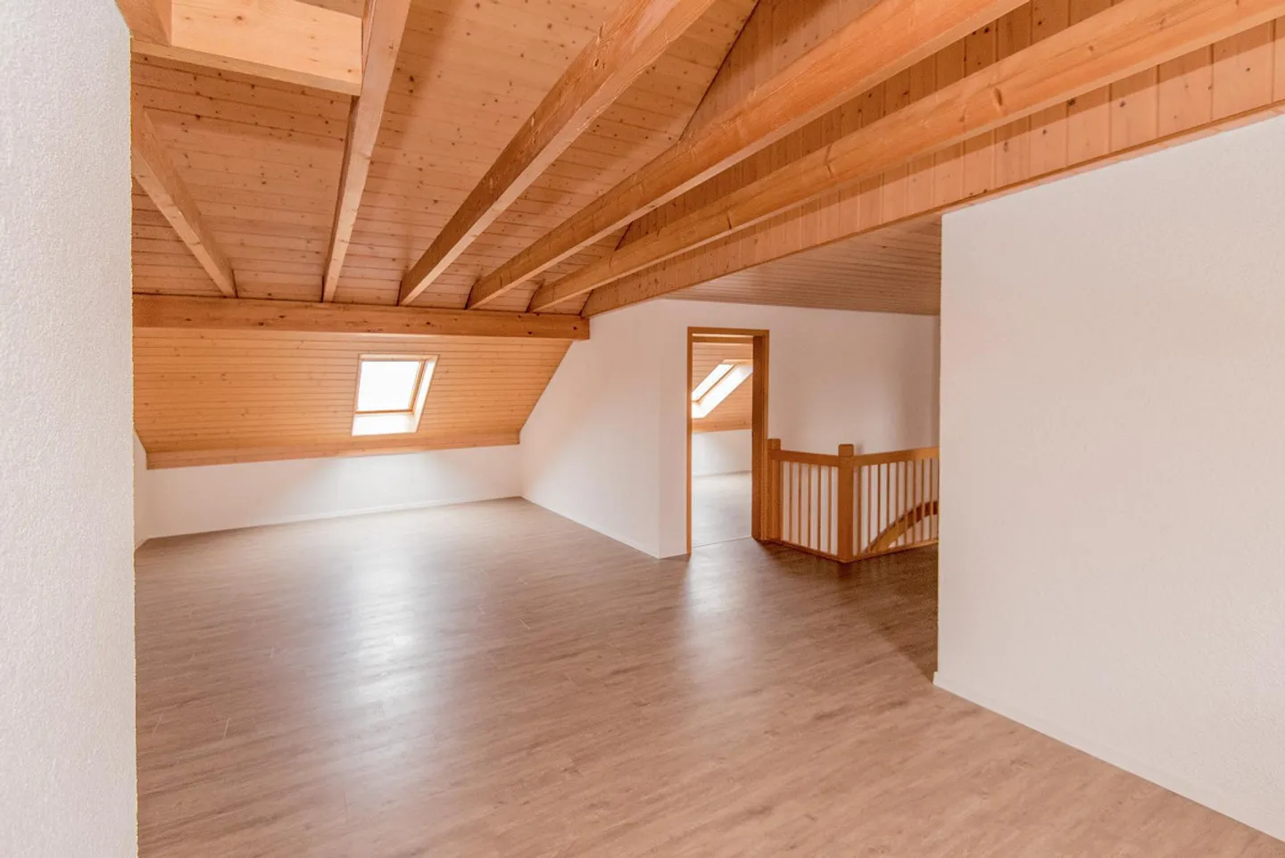 Appartamento duplex di 6,5 stanze con spazio per idee abitative individuali - Foto 8 di 11